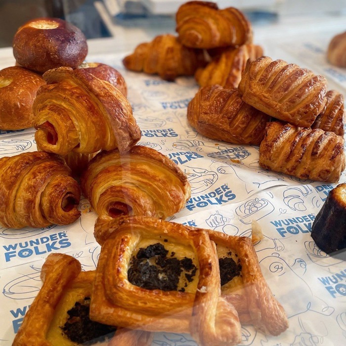 Wunderfolks pastry display, Tampines outlet