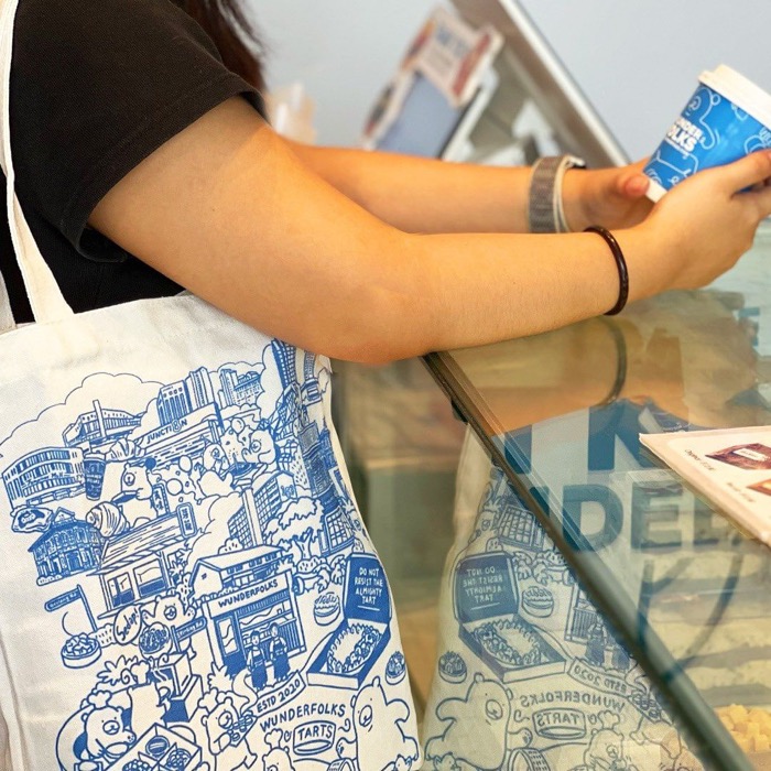 Wunderfolks branded tote bag and coffee cup